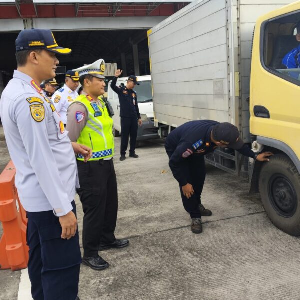 Operasi Keselamatan Jaya 2026, Satlantas Jakbar Edukasi Pengemudi&hellip;