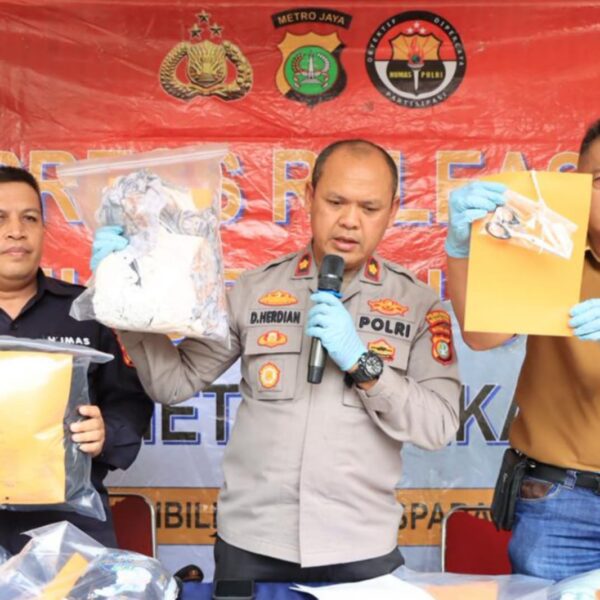 Sejoli yang Tega Tinggalkan Bayi di Apartemen Bekasi&hellip;