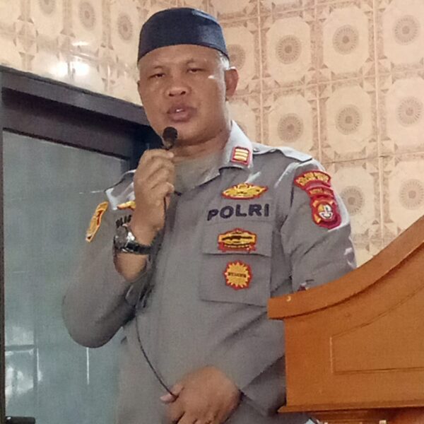 Kapolsek Bekasi Barat Sholat Jumat Keliling Ajak Warga…