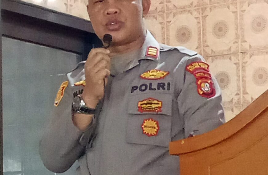Kapolsek Bekasi Barat Sholat Jumat Keliling Ajak Warga Cegah Tawuran
