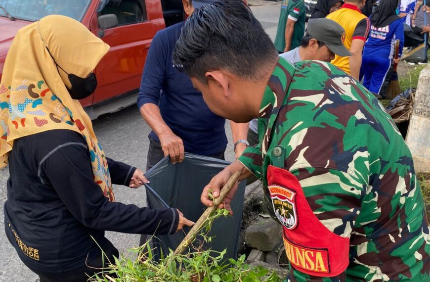 Bersih-Bersih Sampah Dukung Gerakan Indonesia Asri, Babinsa Jajaran Kodim 0507/Bekasi…