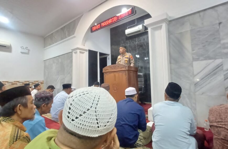 Tarawih Keliling Kapolsek Bekasi Barat Ajak Jemaah Cegah Tawuran