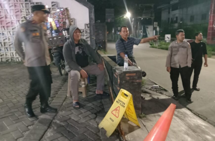 Patroli Humanis Polsek Bekasi Barat Cegah Tawuran dan Gangguan Kamtibmas