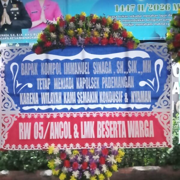 Warga Pademangan Kirim Karangan Bunga, Sampaikan Aspirasi Tolak…