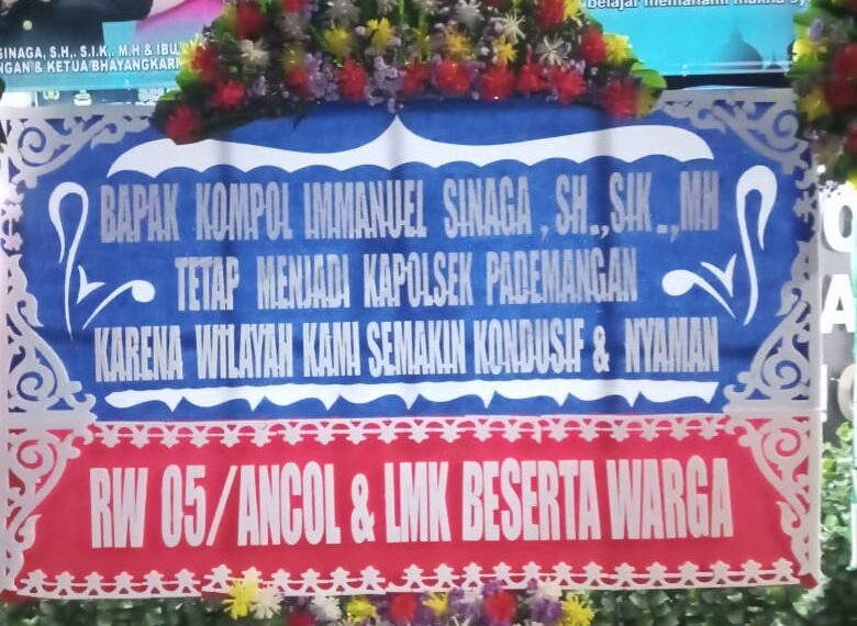 Warga Pademangan Kirim Karangan Bunga, Sampaikan Aspirasi Tolak Mutasi Kapolsek