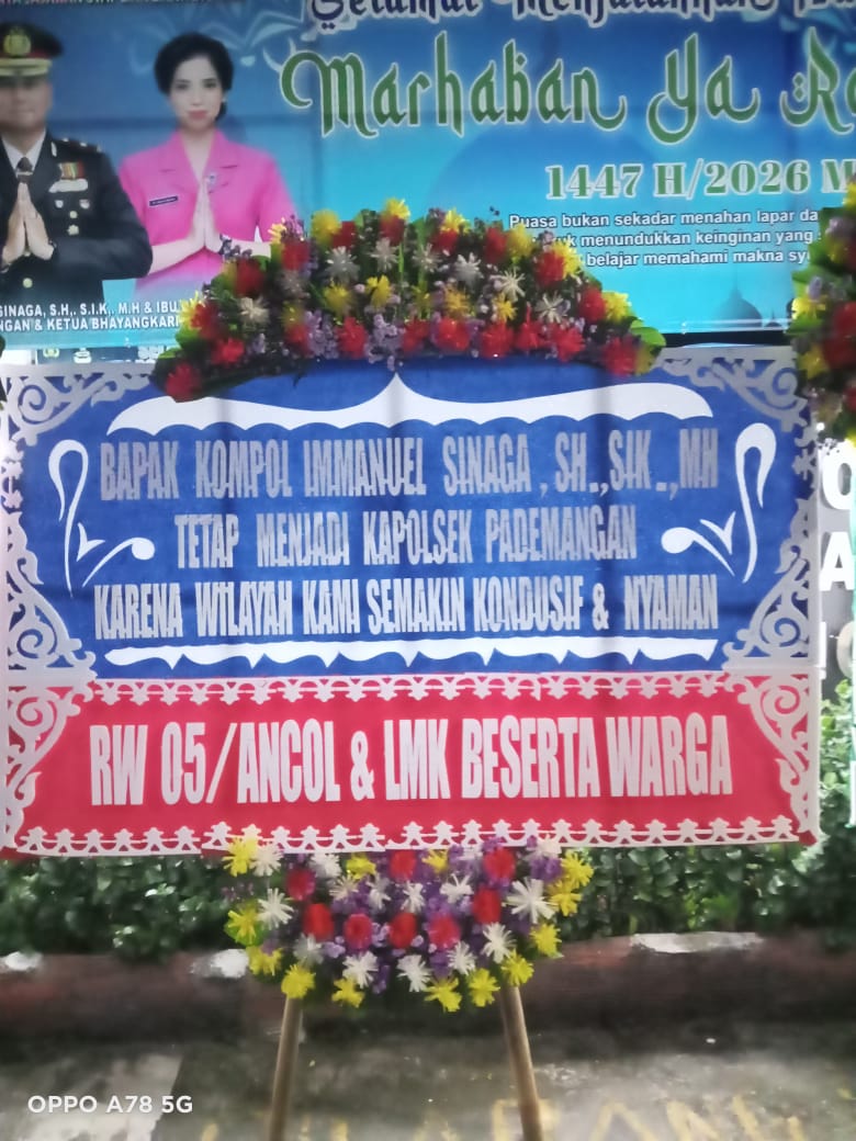 Warga Pademangan Kirim Karangan Bunga, Sampaikan Aspirasi Tolak Mutasi Kapolsek