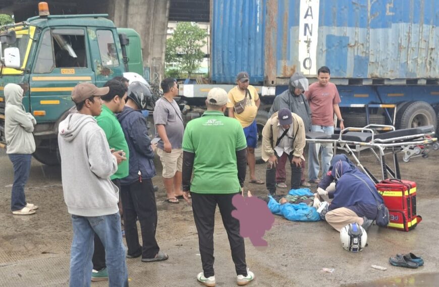 Diduga Mengantuk, Pemotor Hajar Buntut Truck Trailer Di&hellip;