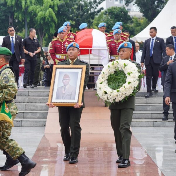 Panglima TNI Pimpin Upacara Penyerahan Jenazah dan Ikuti…