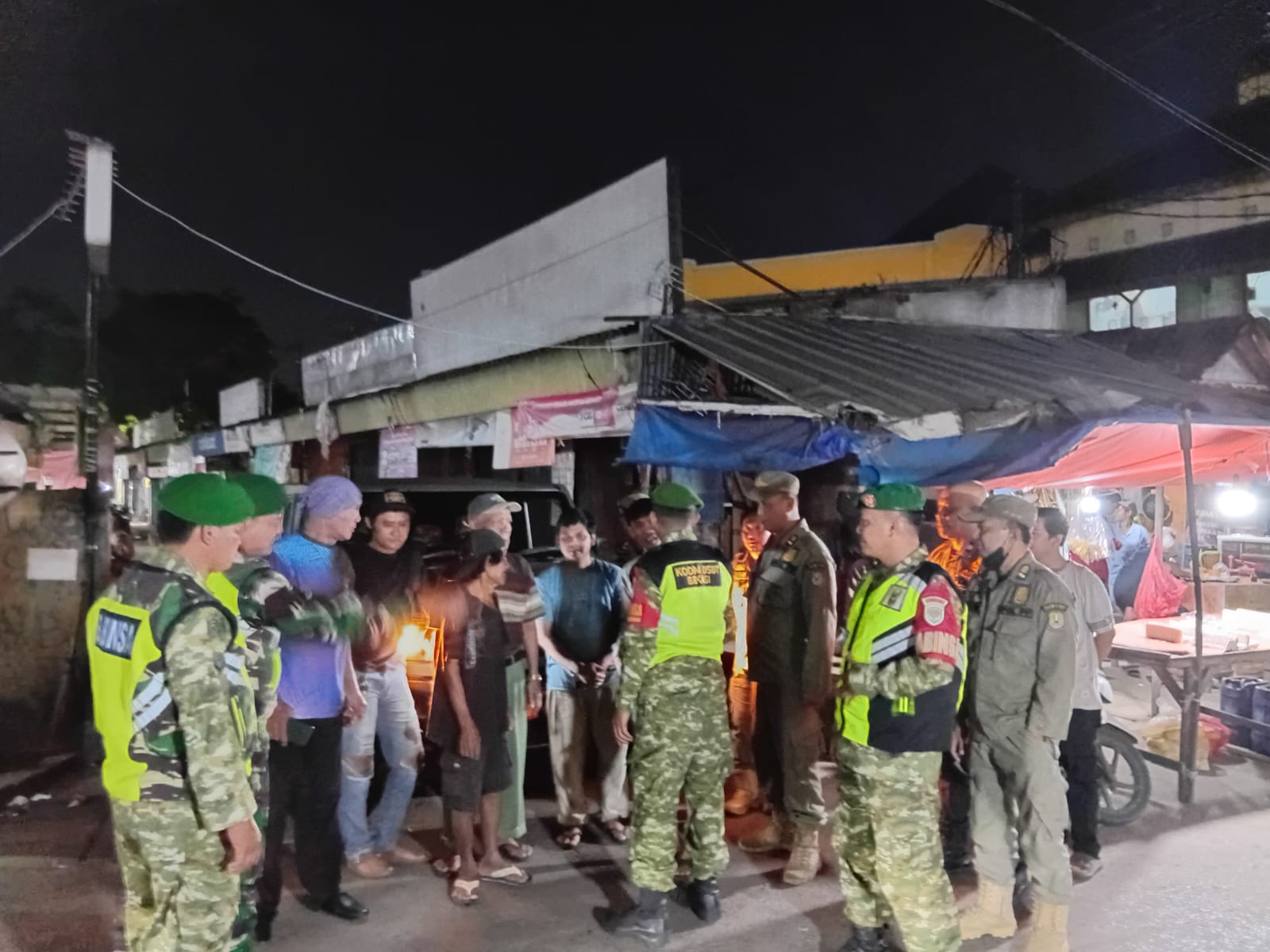 Perkuat Sinergitas TNI–Polri, Koramil 05/Bantar Gebang dan Kepolisian Gelar Patroli Malam Ciptakan Wilayah Kondusif