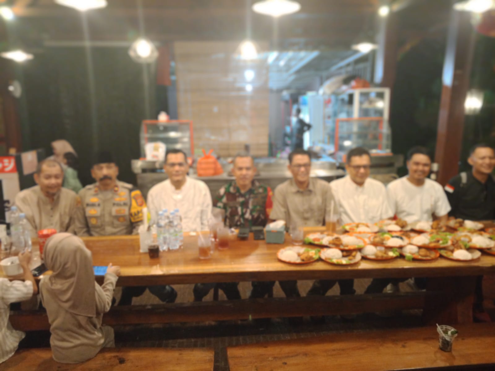 Resto Pinggir Kebun Sjf 88 Serpong Bersama Kapolsek, Danramil, Camat Gunung Sindur Serta Lurah Cibinong Kec Gunung Sindur Adakan Santunan Yatim ‎