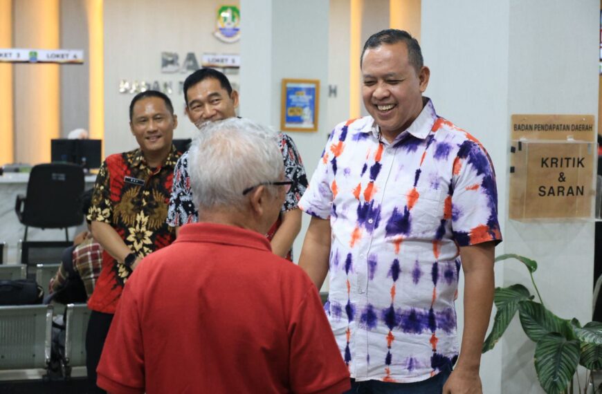 Pastikan Layanan Tetap Berjalan, Wali Kota Bekasi Pantau Pelayanan Publik…