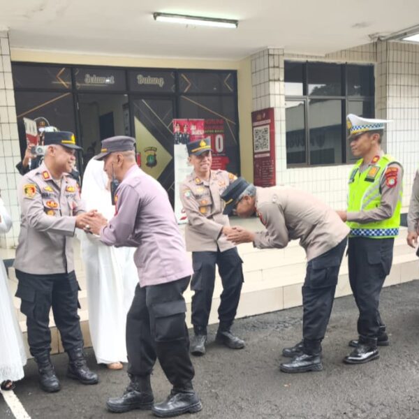 Jalin Kekeluargaan Polsek Bekasi Barat Gelar Halal Bihalal&hellip;