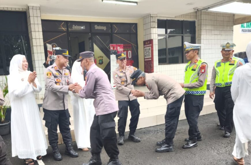 Jalin Kekeluargaan Polsek Bekasi Barat Gelar Halal Bihalal Bersama Pengurus&hellip;