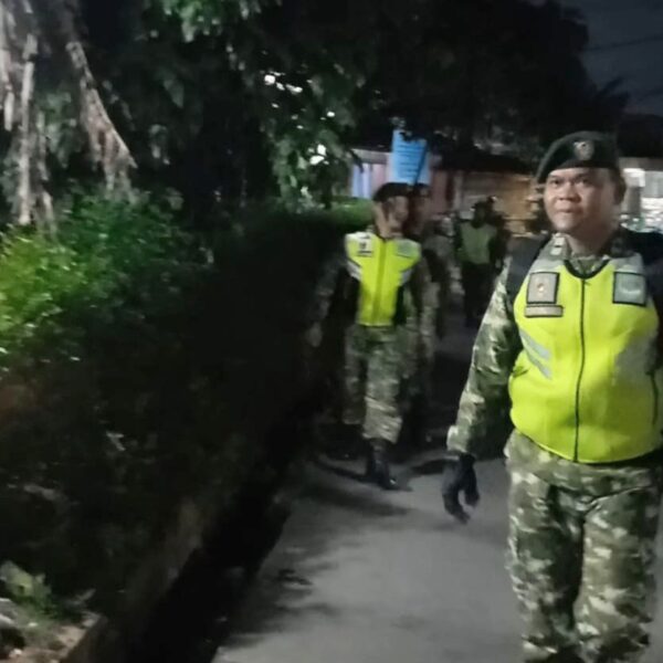 Patroli Jalan Kaki, Koramil 04/Jati Asih Perkuat Keamanan…