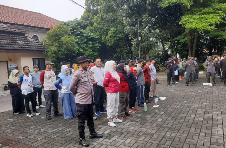 Bhabinkamtibmas Bintara Polsek Bekasi Barat Giatkan K3, Jaga Kebersihan Lingkungan