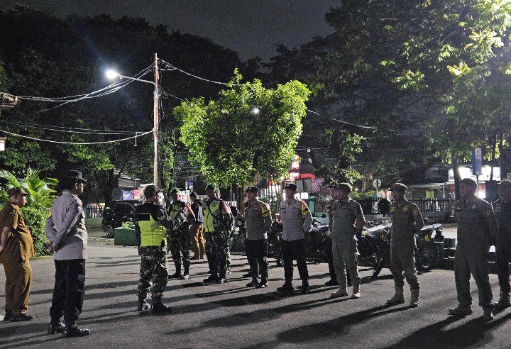 Jamin Bulan Ramadhan Aman dan Kondusif, Koramil 02/Pondok Gede Bersama Polri dan Pol PP Intensifkan Patroli Gabungan di Wilayah Rawan