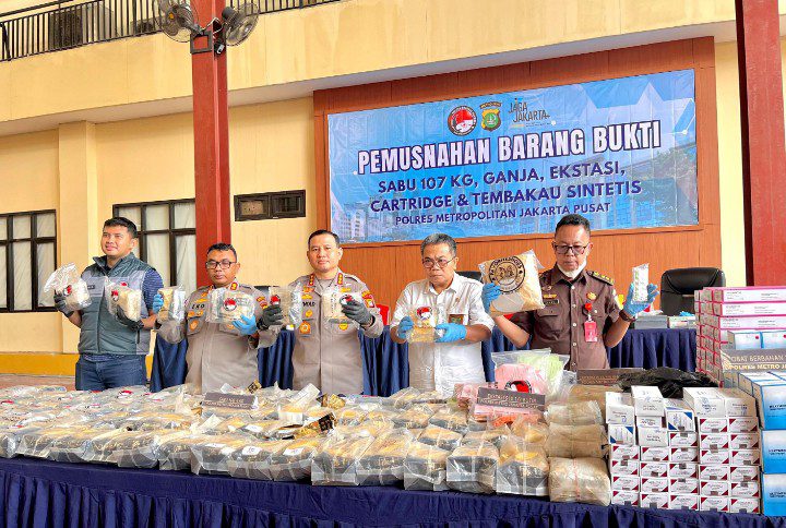 Polres Metro Jakarta Pusat Musnahkan 109,8 Kg Sabu,…