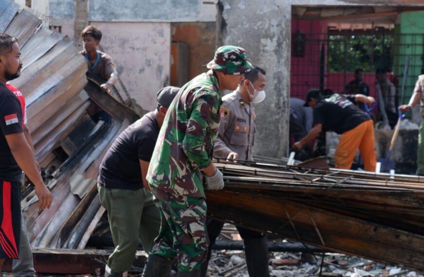 Bentuk Kepedulian Kodim 0507/Bekasi Bersama Tiga Pilar Bantu Warga Terdampak&hellip;