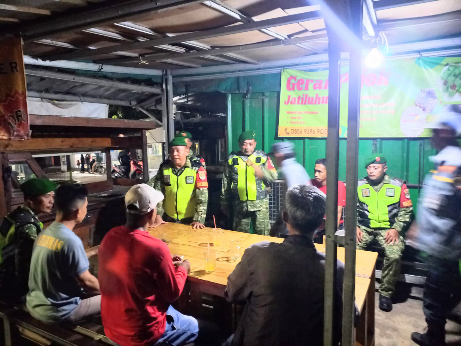 Koramil 04/Jati Asih Bersama Mitra Jaya, Patroli Malam Ciptakan Keamanan Lingkungan