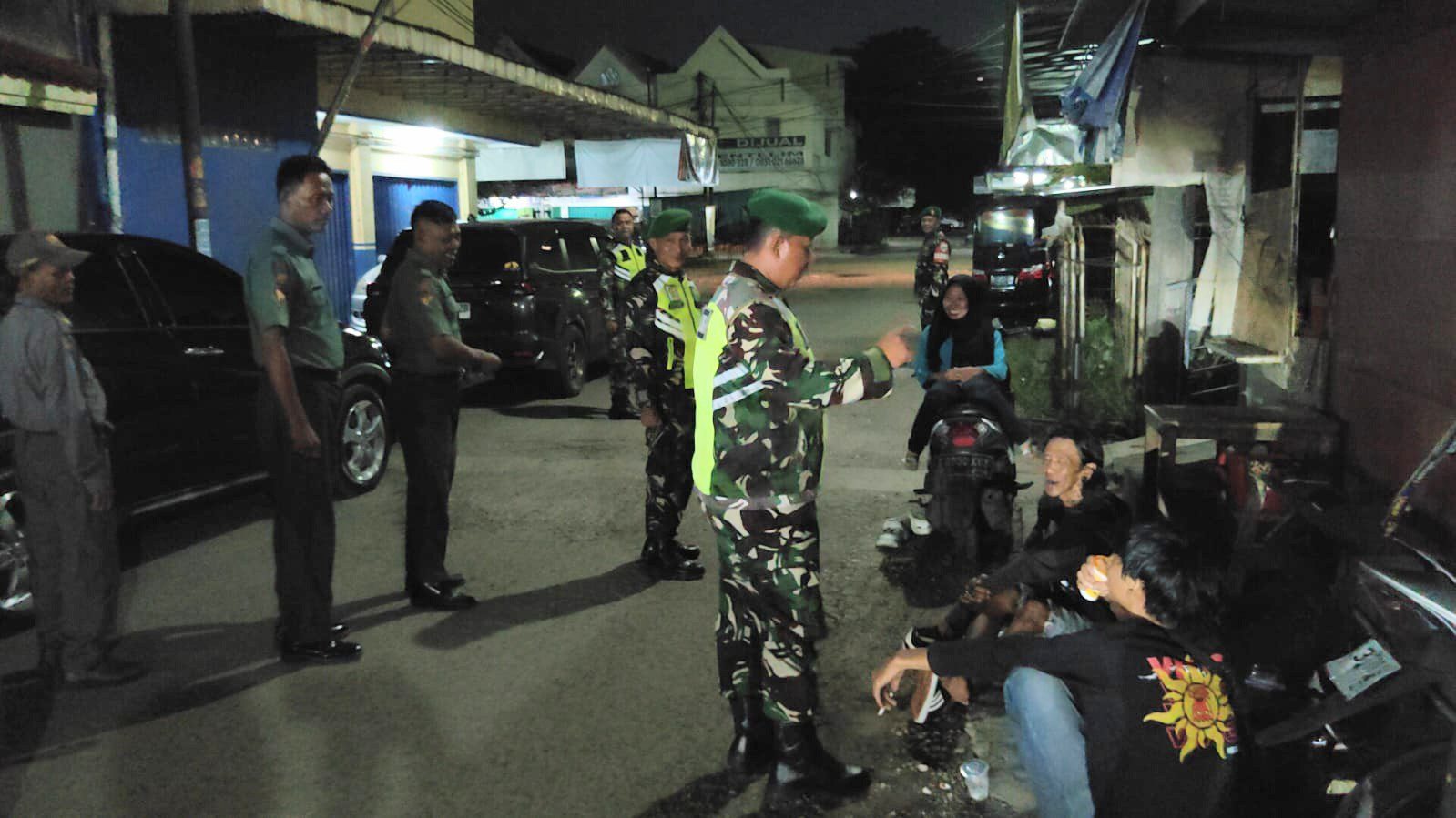 Patroli Jalan Kaki dan Motor Koramil 01/Kranji, Perkuat Kamtibmas Demi Rasa Aman Warga