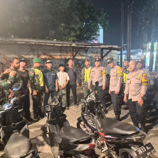 Patroli Gabungan Koramil 02/Pondok Gede dan Polsek Pondok…