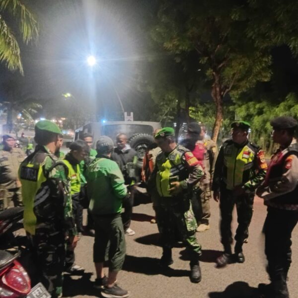 Patroli Koramil 05/Bantar Gebang dan Polri Tingkatkan Keamanan…