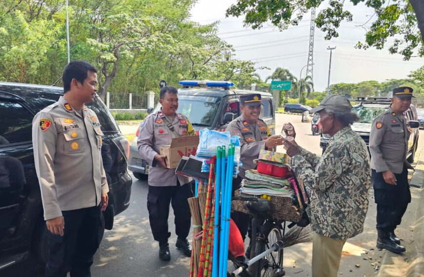 Polsek Medansatria Gelar Kegiatan Jumat Berkah, Bagikan Puluhan…