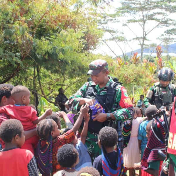 Kodim 1714/Puncak Jaya Peduli Pengungsi dan Salurkan Bantuan&hellip;