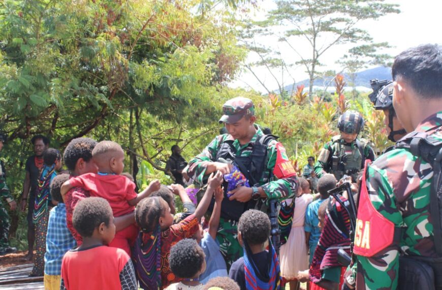 Kodim 1714/Puncak Jaya Peduli Pengungsi dan Salurkan Bantuan Kemanusiaan di&hellip;
