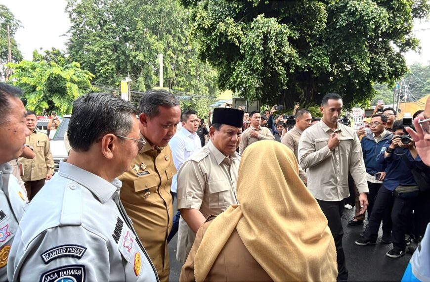 Wali Kota Bekasi Sambut Presiden RI Jenguk Korban Kecelakaan KA&hellip;