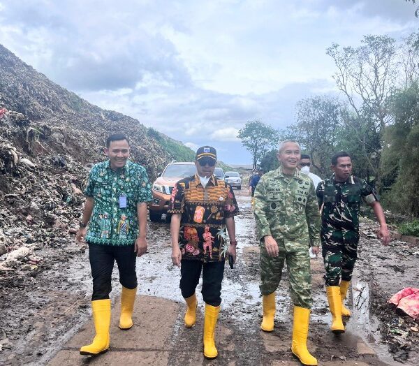 Dandim 0507/Bekasi Dampingi Danrem 051/Wijayakarta Tinjau TPST Cikiwul…