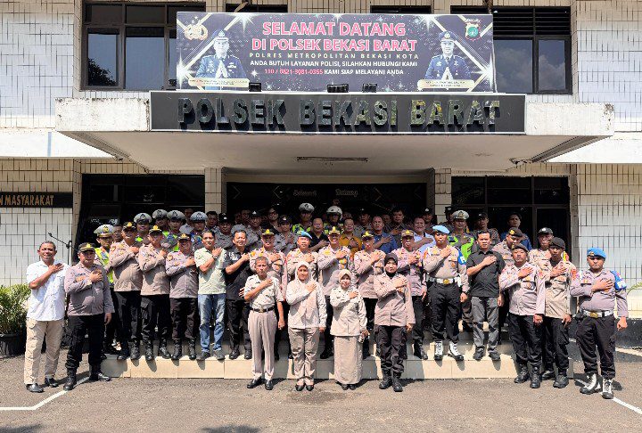 Silaturahmi Waka Polres Metro Bekasi Kota di Polsek Bekasi Barat Tekankan Disiplin dan Tanggung Jawab Anggota