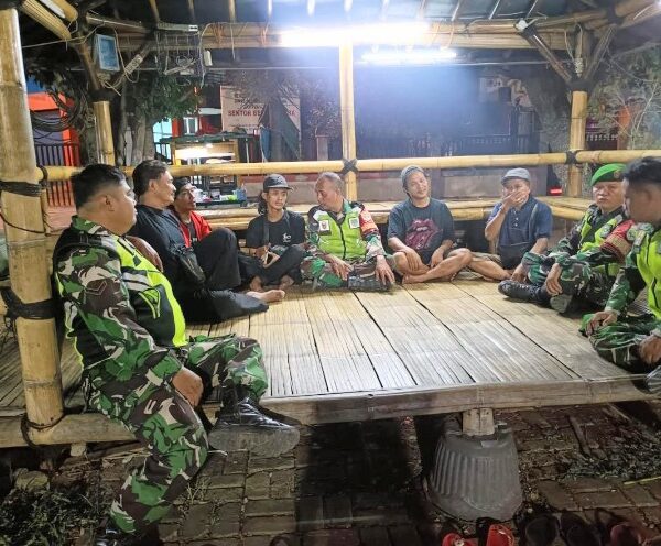 Sinergi Koramil 03/Teluk Pucung dan Linmas Perkuat Keamanan&hellip;