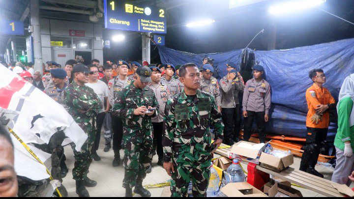 Dandim 0507/Kota Bekasi Tinjau Langsung Lokasi Tabrakan Kereta Api di Stasiun Bekasi Timur