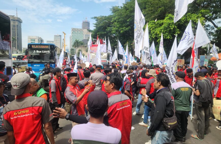 100 Orang Buruh Datangi DPR/MPR dalam Rangka Mayday, Polda Metro&hellip;