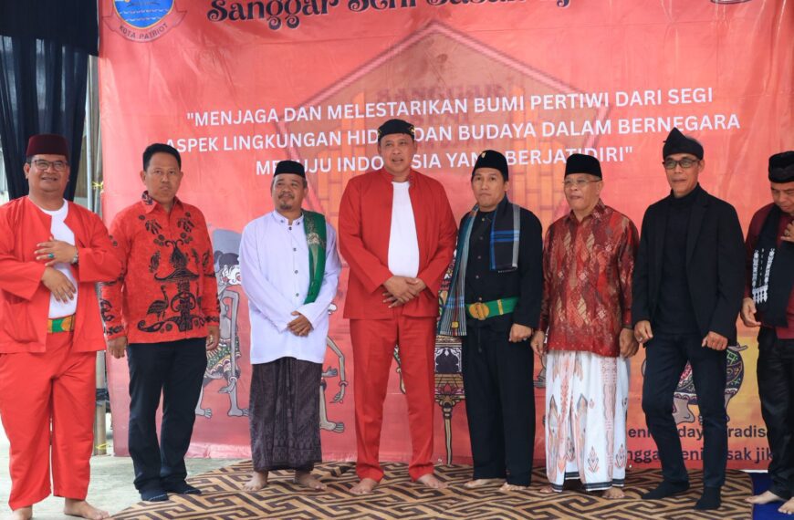 Wali Kota Bekasi Hadiri Tradisi Sedekah Bumi di Jatimurni