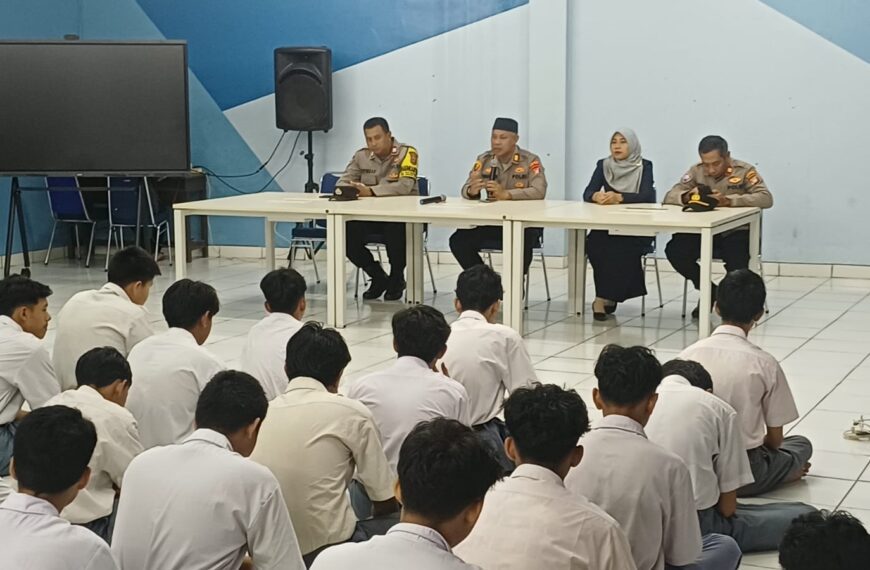 Dalam Upaya Antisipasi Tawuran Kapolsek Bekasi Barat Berikan Sosialisasi dan&hellip;