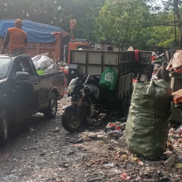 Petugas dan Warga Kompak: TPS di Jatinegara Bebas&hellip;