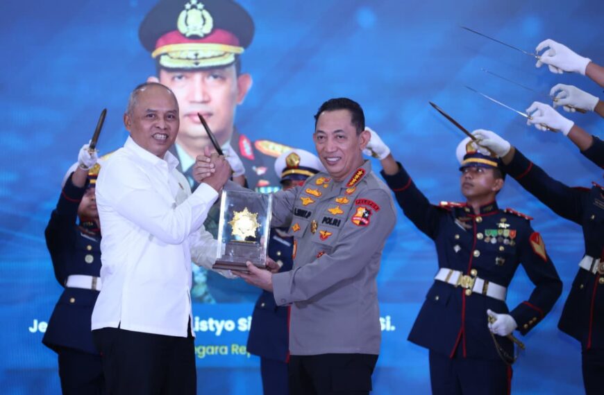 Kapolri Terima Adhi Bhakti Senapati, Jadi Motivasi Perkuat Sinergi Keamanan&hellip;
