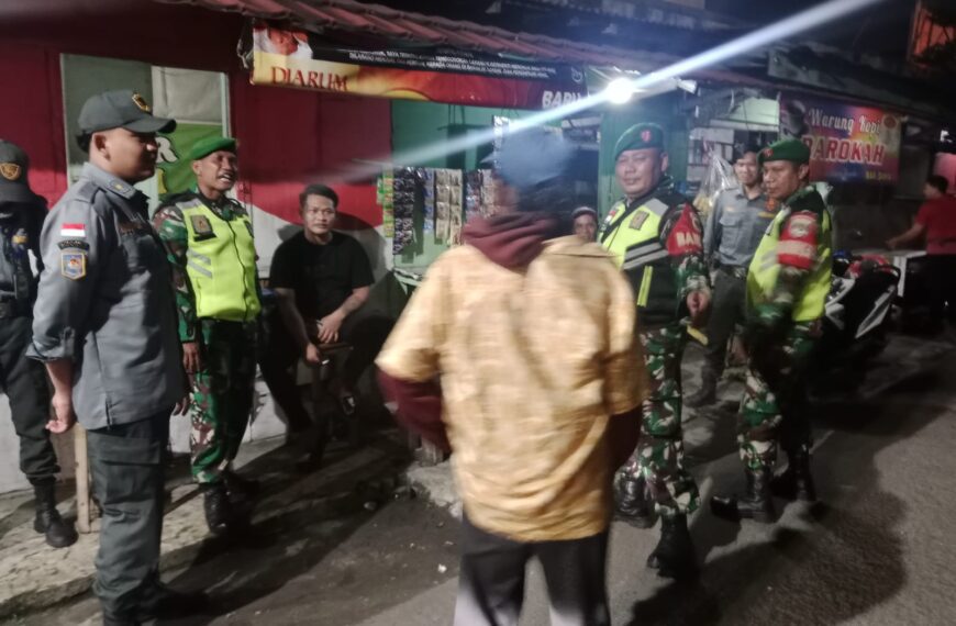 Babinsa Koramil 03/Teluk Pucung Bersama Linmas Gelar Patroli&hellip;