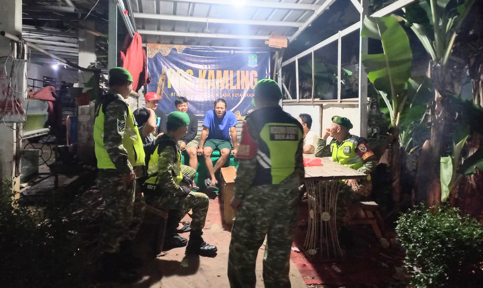 Patroli Malam Koramil 04/Jati Asih Fokus Jaga Keamanan Lingkungan dan Stabilitas Kamtibmas