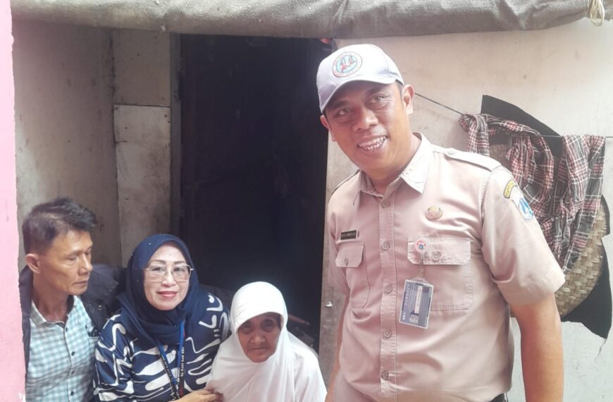 Peduli Warga Tidak Mampu, Walikota Jakut Berikan Bantuan…