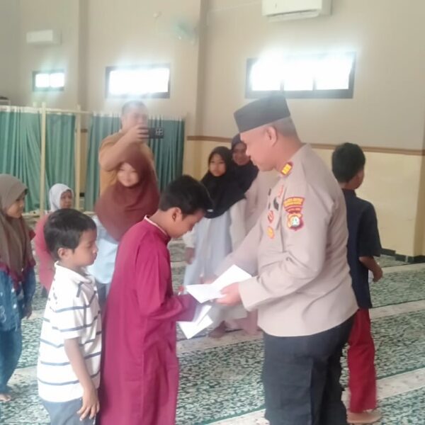 Rabu Berkah Kapolsek Bekasi Barat Berikan Santunan Kepada…