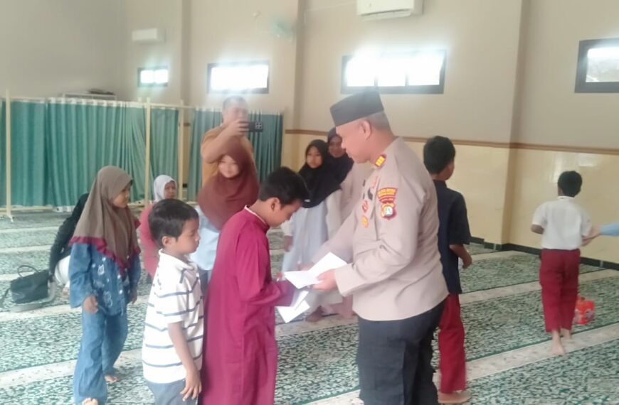 Rabu Berkah Kapolsek Bekasi Barat Berikan Santunan…