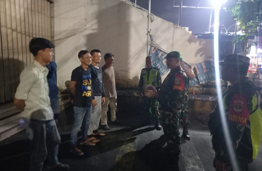 Patroli Malam Koramil 04/Jati Asih, Jalan Kaki dan Berkendara Demi&hellip;