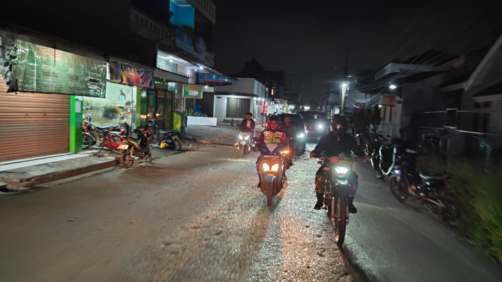 Patroli Malam Babinsa Koramil 01/Kranji Bersama Mitra Jaya, Perkuat Keamanan dan Kondusifitas Wilayah Binaan