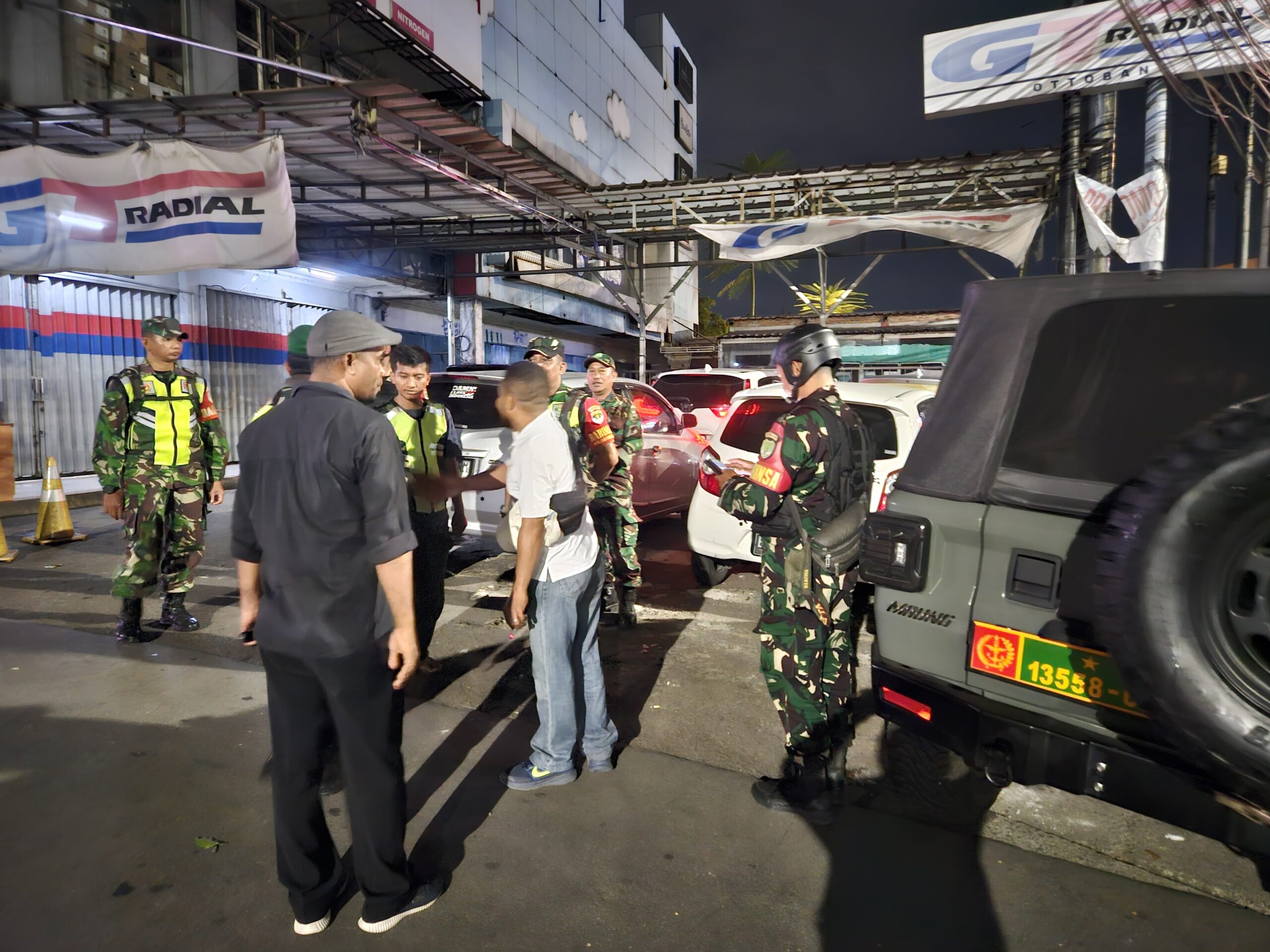 Patroli Maung TNI-Polri dan Linmas, Koramil 02/Pondok Gede Tingkatkan Kewaspadaan Kamtibmas di Wilayah Rawan