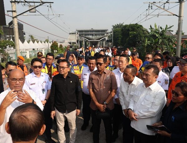 Plh Wali Kota Bekasi dan Komisi V DPR&hellip;