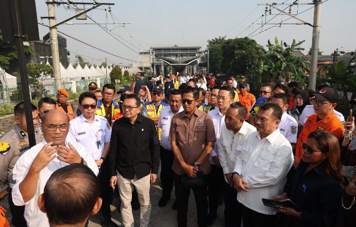 Plh Wali Kota Bekasi dan Komisi V DPR RI Tinjau Infrastruktur Stasiun Bekasi Timur dan Proyek Flyover Bulak Kapal