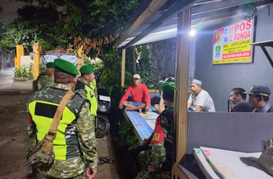 Patroli Siskamling Babinsa Koramil 04/Jati Asih Perkuat Keamanan dan Kondusivitas&hellip;